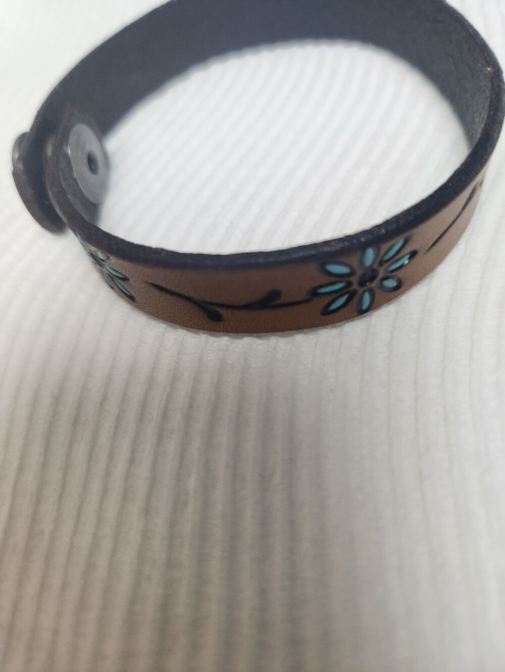 Leather Daisy Bracelet with Turquoise Flowers - Women's Accessory